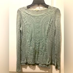 XS “REWIND” light, layered, celery-colored sweater, like new